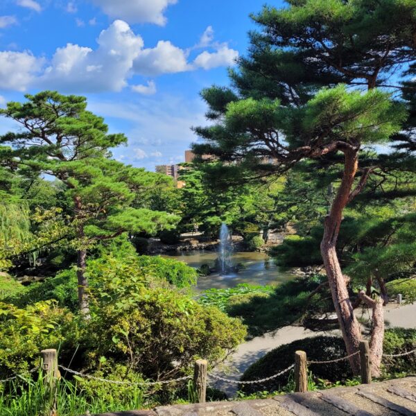 Bild, das den Senshu-Park in der japanischen Kleinstadt Akita zeigt